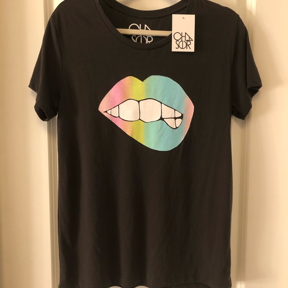 NWT Large Chaser rainbow lips black tee
